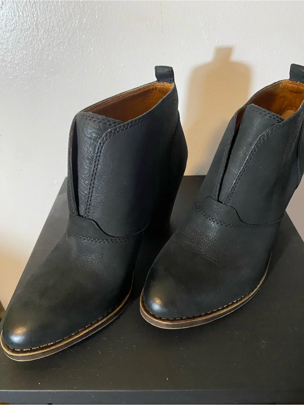 Lucky Brand Tan Black Leather Chukka Boots